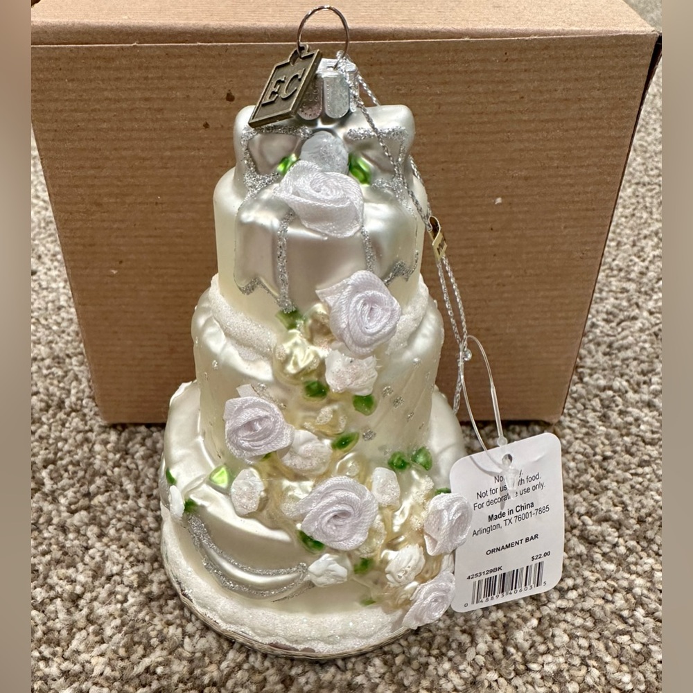 ✨New with Tags✨ Eric Cortina Collection Wedding Cake Ornament